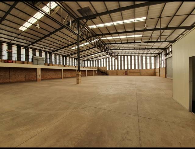 1,998M² WAREHOUSE TO LET IN AMALGAM